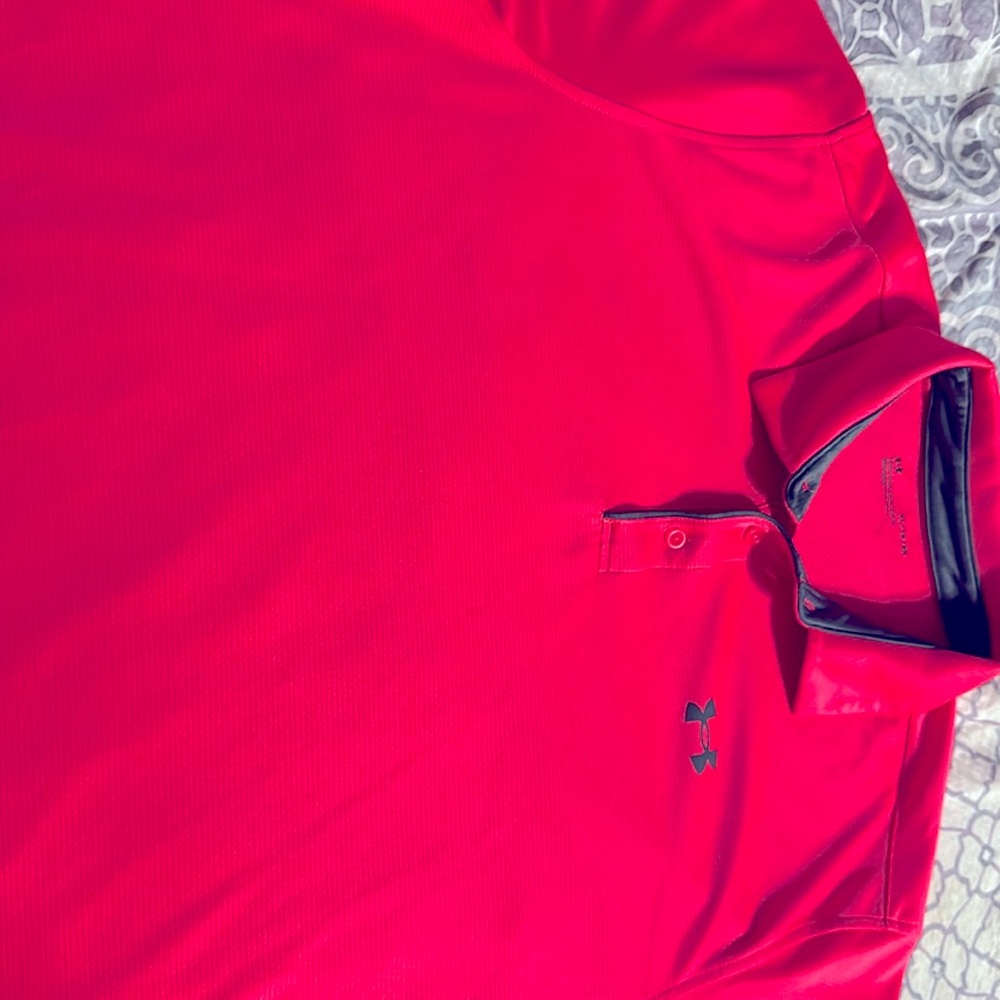 UNDER ARMOR POLO SIZE XL! New Condition!! Maybe wore once!! Darker pink color!!
